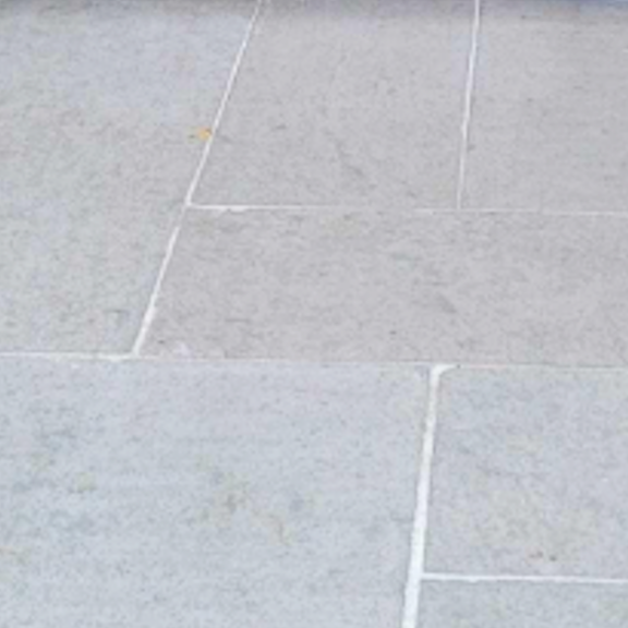 Paver - Antique Grey Limestone - Natural Edges M/Cut - 1"x24"x24" swatch