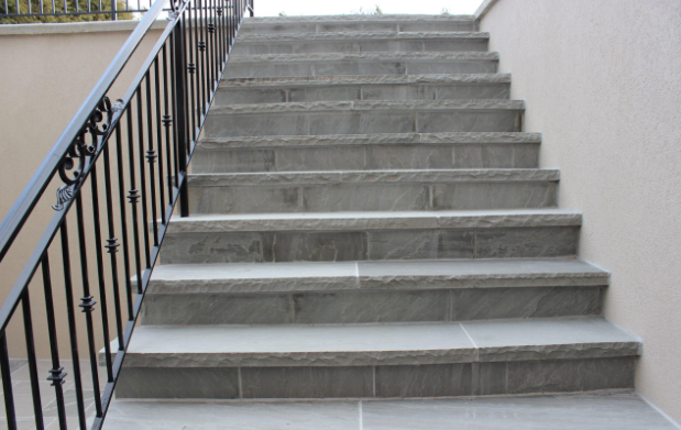 Step - Grey Sandstone - 3 Edges Rock Face, 1 Longside Sawn - 6"x12"x48"