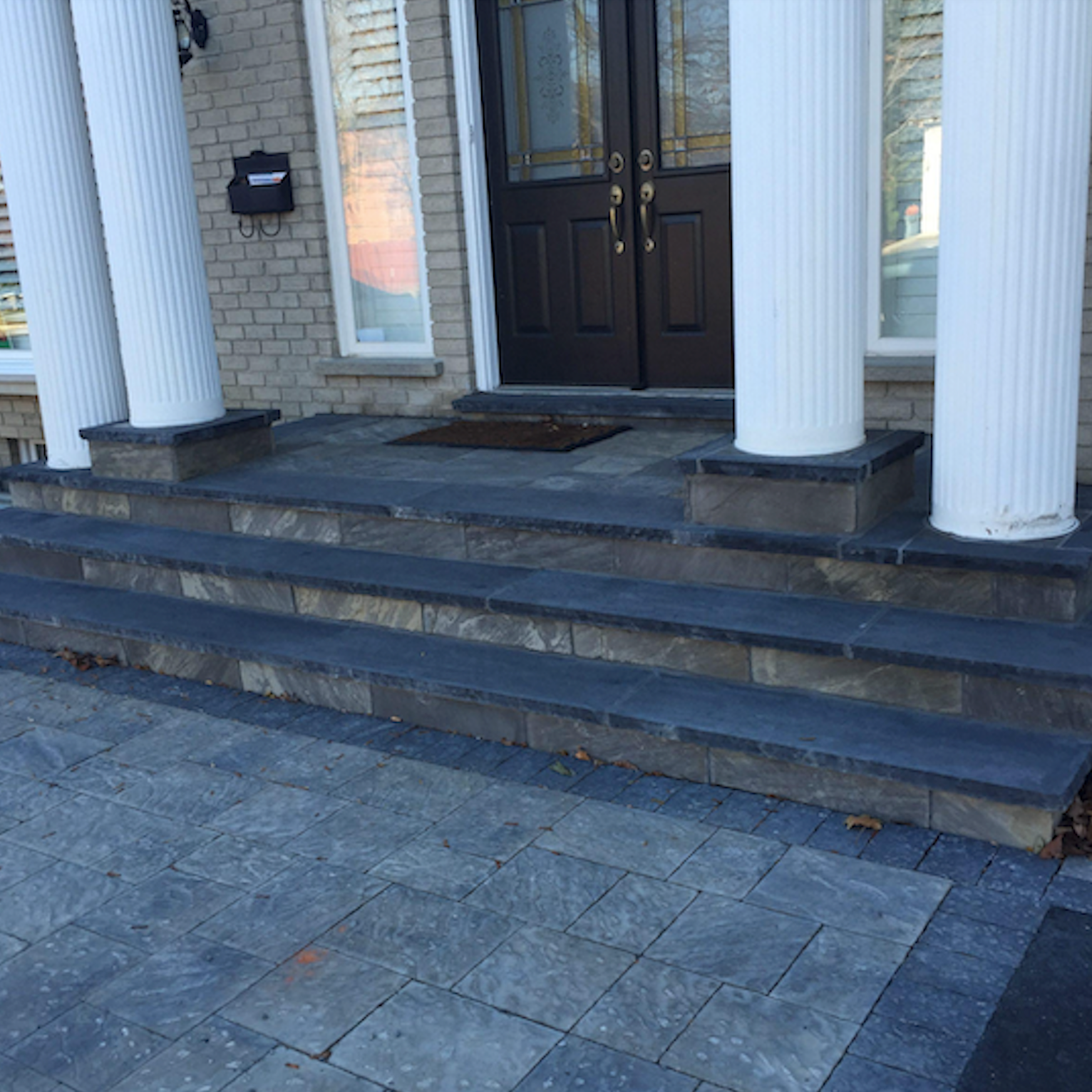 Step - Imperial Black Sandstone - 3 Edges Rockfaced, 1 Longside Sawn - 6"x16"x48"