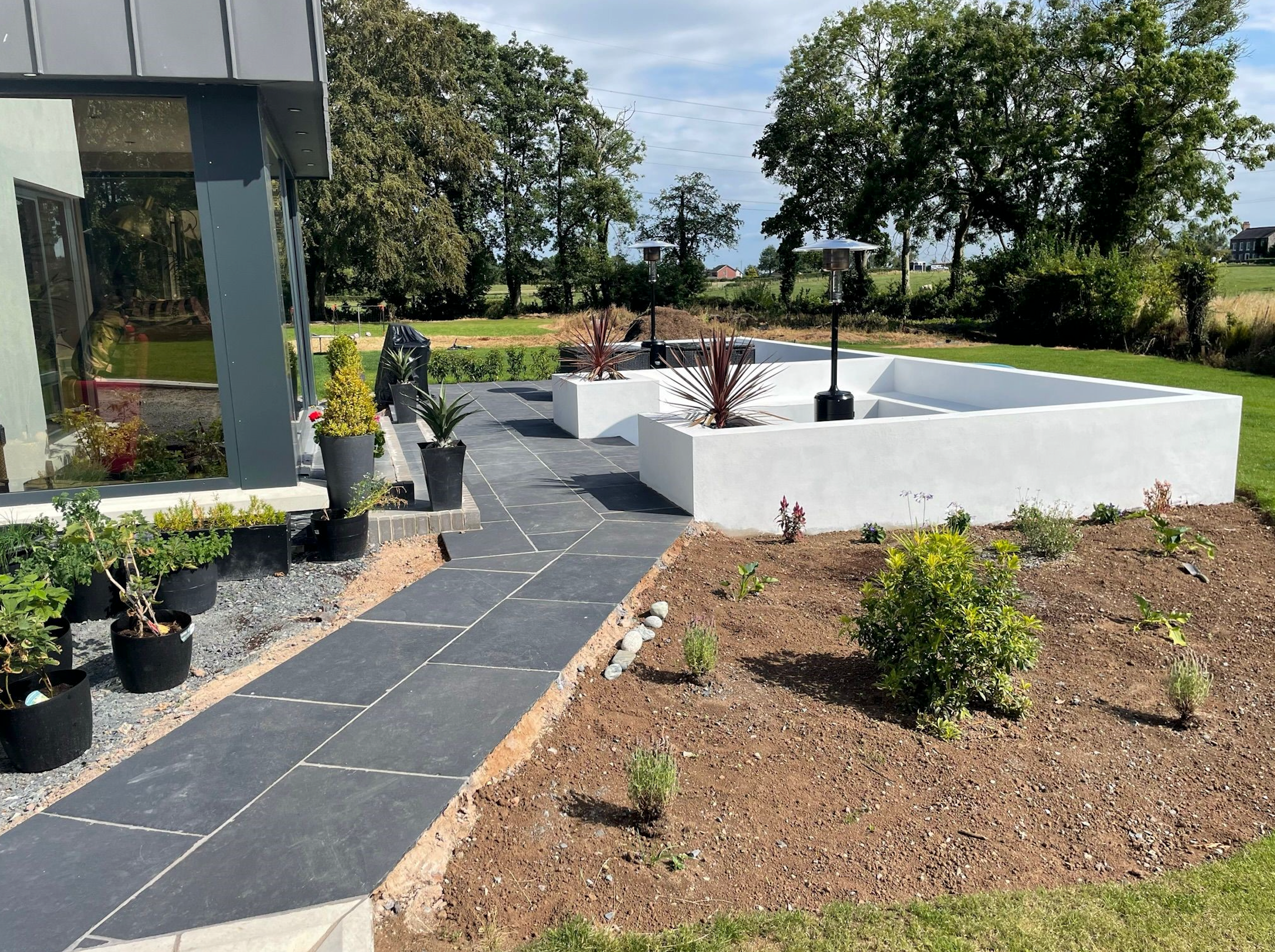 Step - Kota Black Limestone - 3 Edges Rockfaced, 1 Longside Sawn - 6"x12"x60"