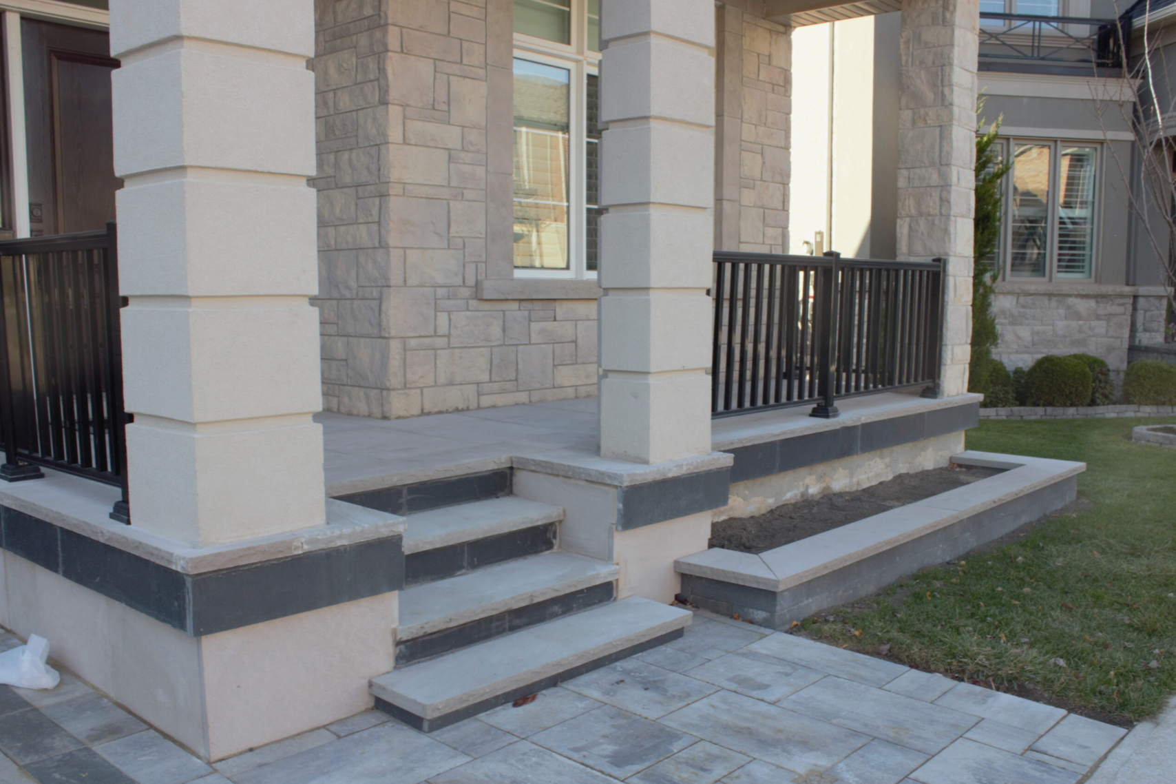 Step - Misty Grey Sandstone - 3 Edges Rockfaced, 1 Longside Sawn - 6"x12"x48"