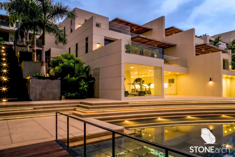 Paver - Moderno Beige - Sand Blast - Saw Cut - 1-1/4"x24"x24"