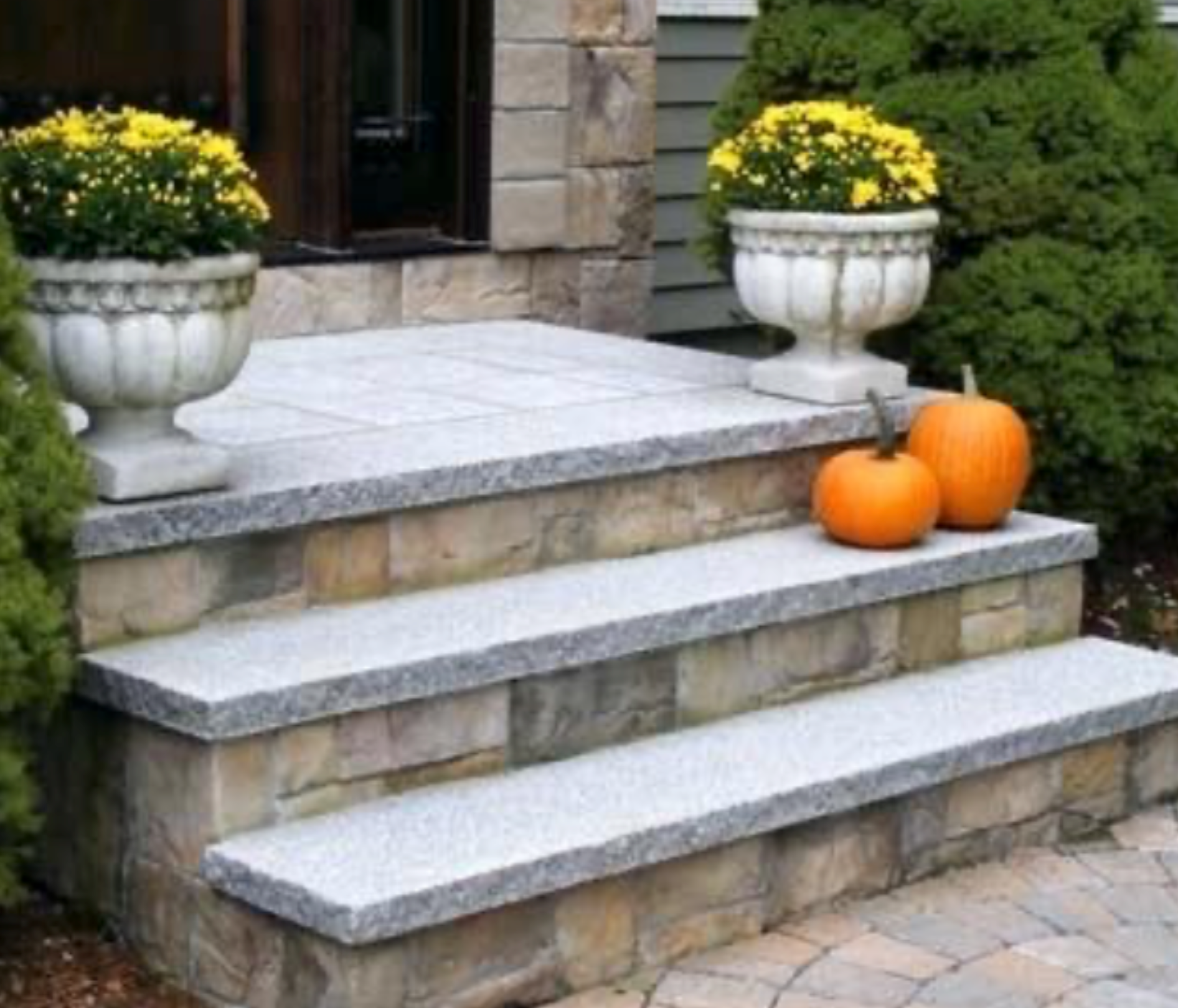 Step - Salt N Pepper Granite - 3 Edges Rockfaced, 1 Longside Sawn - 6"x16"x72"