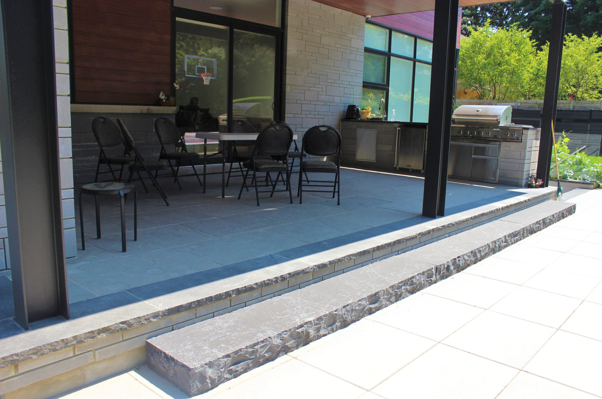 Paver - Antique Grey Limestone - Natural Edges M/Cut - 1"x12"x12"