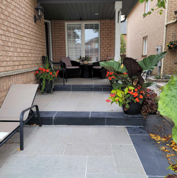 Paver - Antique Grey Limestone - Natural Edges M/Cut - 1"x12"x12"