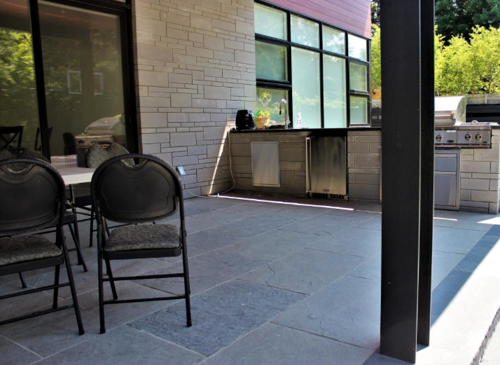 Paver - Antique Grey Limestone - Natural Edges M/Cut - 1"x12"x12"