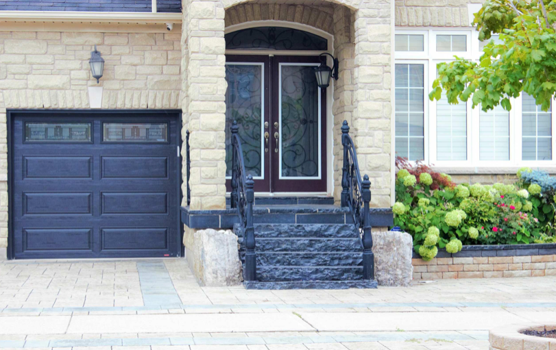 Step - Kota Black - 3 Edges Rock Face, 1 Longside Sawn - 6"x16"x48"