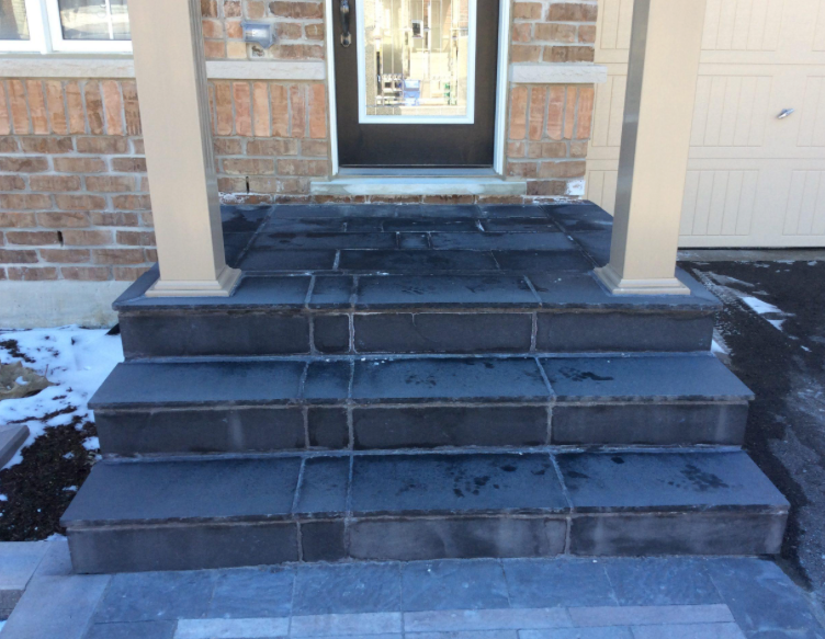 Porch Corner - Kota Black - Outside Rock Face Edges, Inside Sawn - 2"x12"x24"