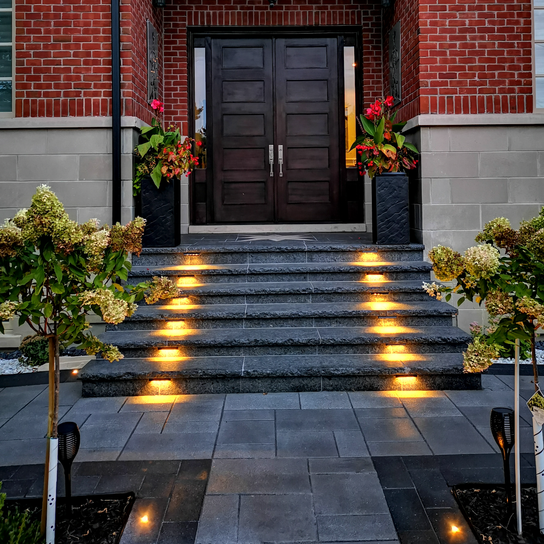 Paver - Silver Grey Granite - Natural Edges M/Cut - 1"x12"x12"